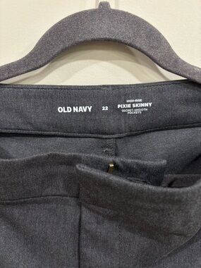 Old Navy Pixie Skinny Pants in Dark Charcoal Gray